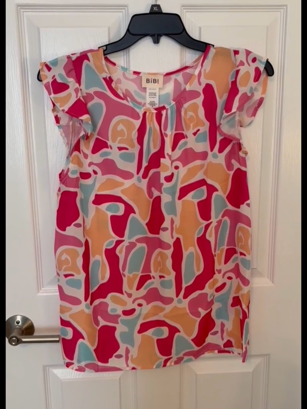 Beautiful Multicolor round neck, flutter sleeve top, size Medium